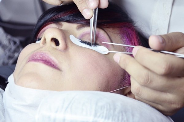 Quel est le principe de l’épilateur à sourcils ?