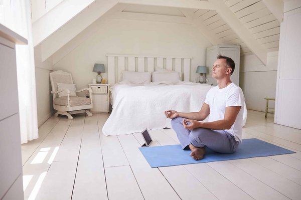 Faire de la méditation à la maison : quels sont les avantages ?