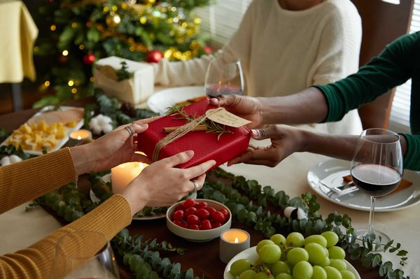 Le cadeau Noël pour femme idéal : comment choisir ?